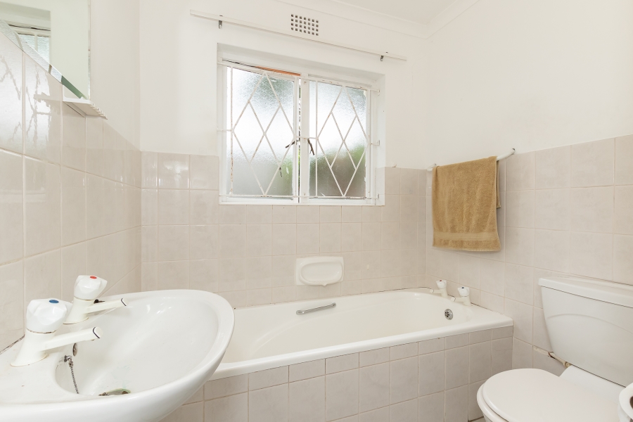 To Let 2 Bedroom Property for Rent in Claremont Village Western Cape